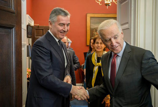 Запад не одустаје од Мила